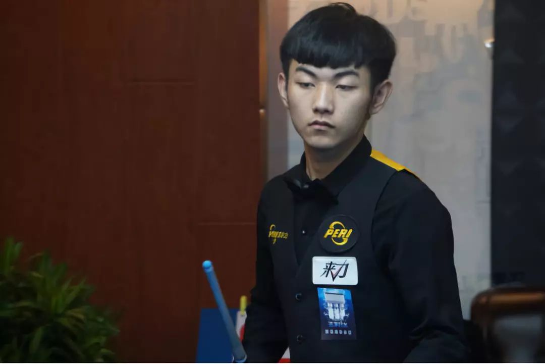 一場足球背 一場足球背